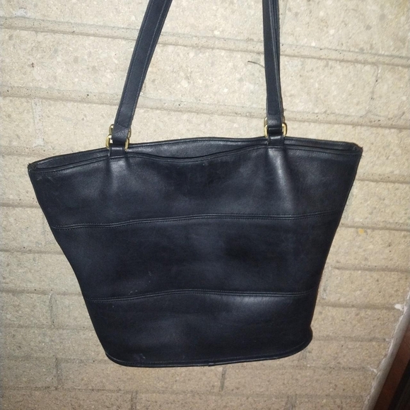Coach Handbags - Coach Handbag Shoulder Purse Leather Good Condition No Flaws